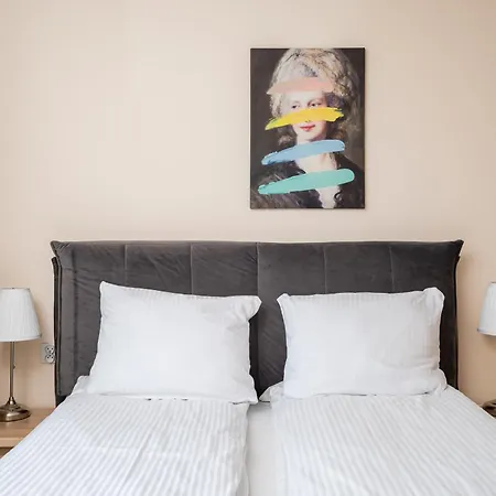 Apartment Royal Baths Inviting By Bookinghost